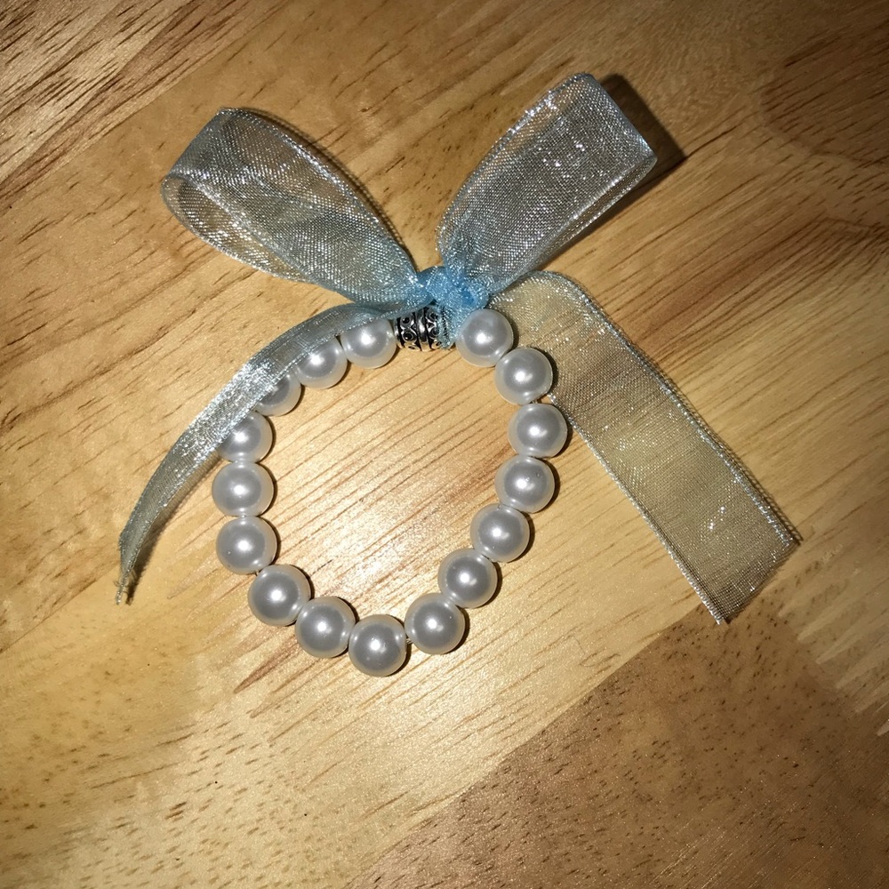 Little girls pearl bracelet